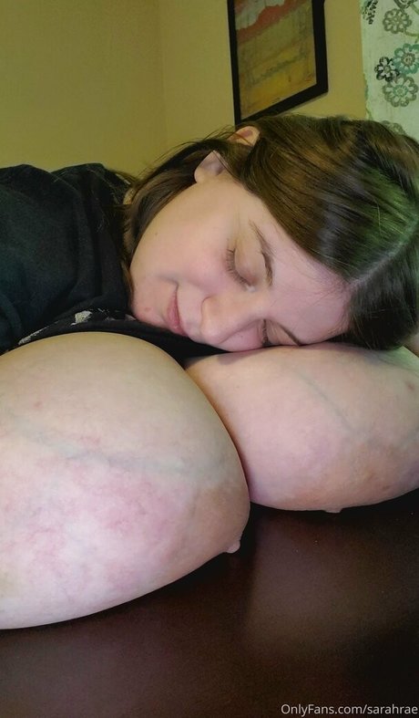 Naakte gelekte OnlyFans-foto van Sarahrae