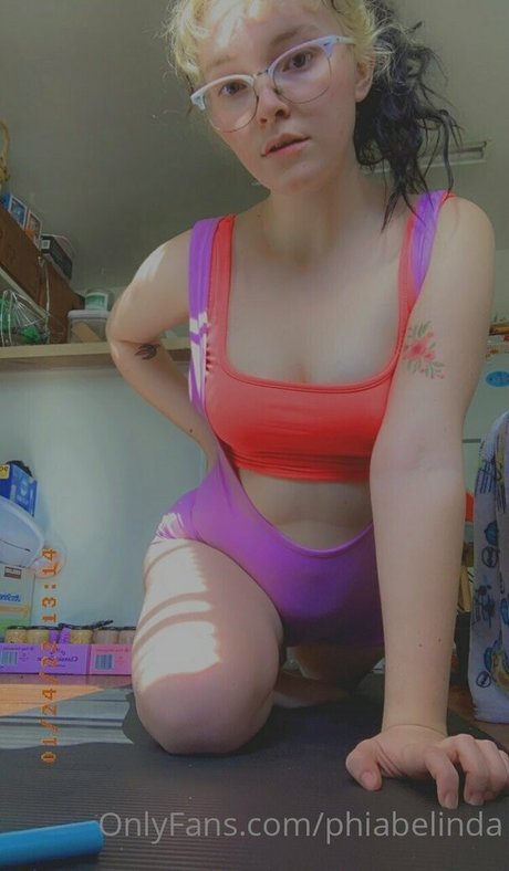 Naakte gelekte OnlyFans-foto van Phiabelinda