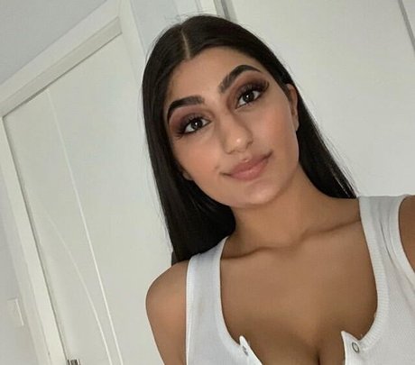 Naakte gelekte OnlyFans-foto van Busty Indian