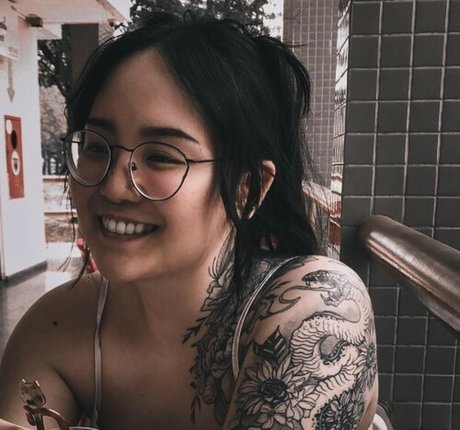 Naakte gelekte OnlyFans-foto van Akemyni