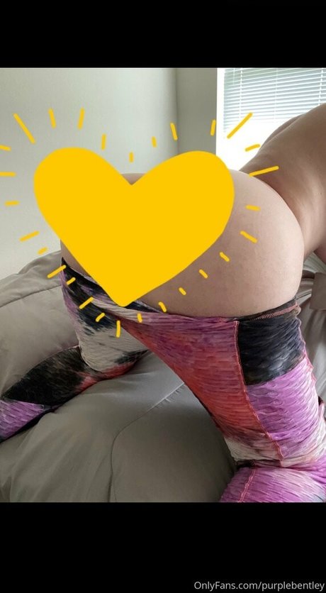 Naakte gelekte OnlyFans-foto van Purplebentley