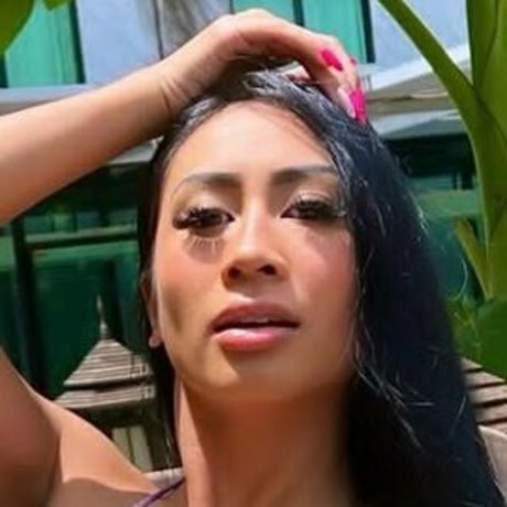 Naakte gelekte OnlyFans-foto van Littleaznchat