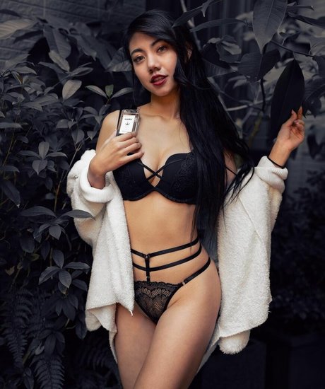 Naakte gelekte OnlyFans-foto van Peggykuo1123