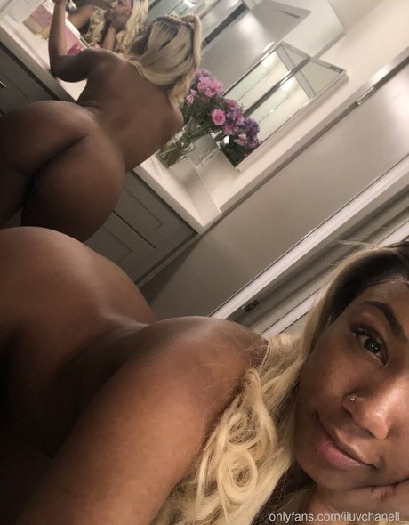 Naakte gelekte OnlyFans-foto van Iluvchanell