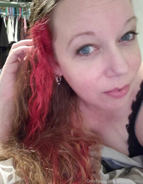 Naakte gelekte OnlyFans-foto van Peekaboou