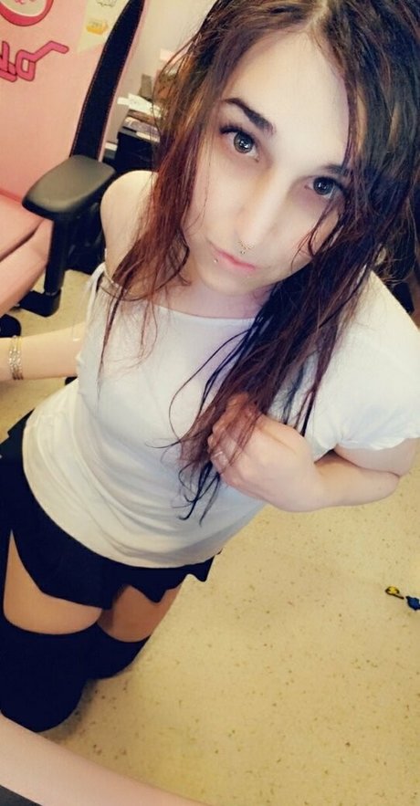 Naakte gelekte OnlyFans-foto van Emilyroseiv