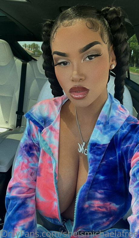 Naakte gelekte OnlyFans-foto van Sheismichaelafree