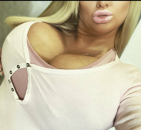 Naakte gelekte OnlyFans-foto van Sexxystarr77