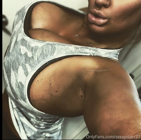 Naakte gelekte OnlyFans-foto van Sexxystarr77