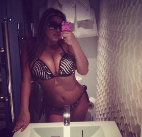Naakte gelekte OnlyFans-foto van Andrea Marie
