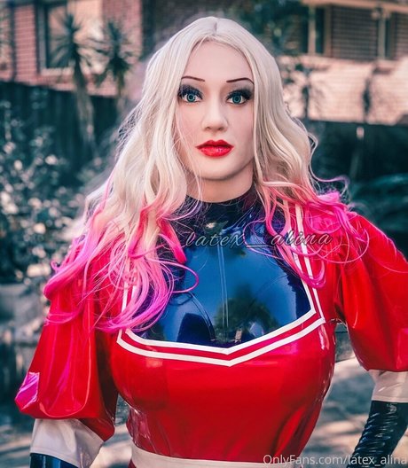 Naakte gelekte OnlyFans-foto van Latexalina