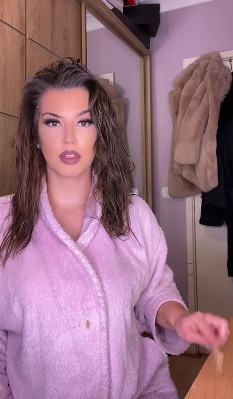Naakte gelekte OnlyFans-foto van Gena