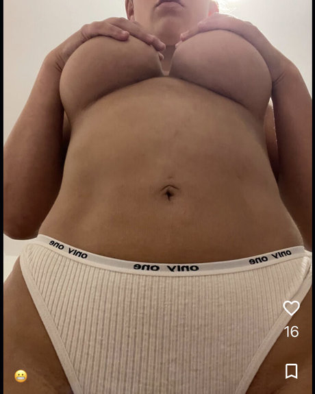 Naakte gelekte OnlyFans-foto van Marieno