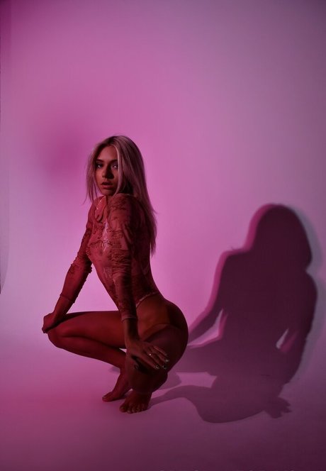 Naakte gelekte OnlyFans-foto van Sugarandriana
