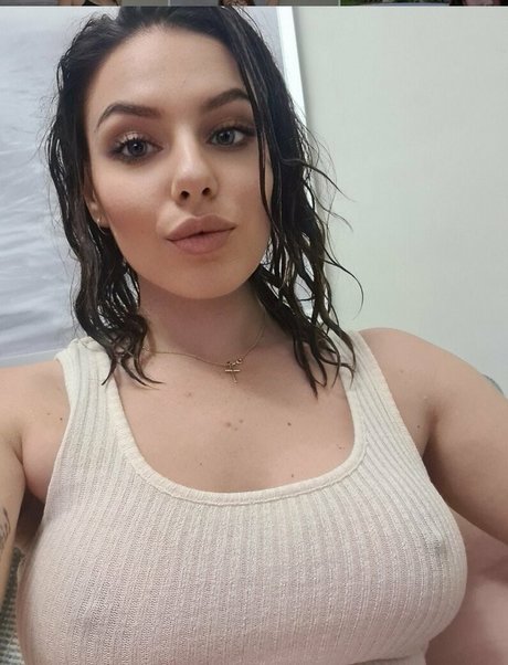 Naakte gelekte OnlyFans-foto van Littlemisstrish