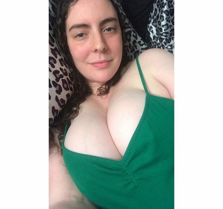 Naakte gelekte OnlyFans-foto van Karagreene
