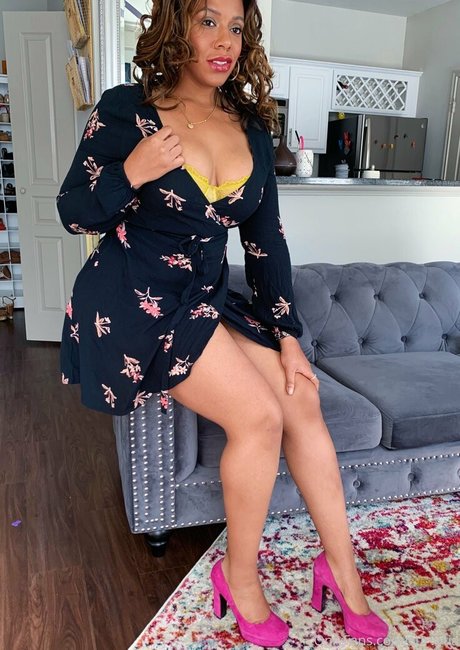 Naakte gelekte OnlyFans-foto van Realtexascurves