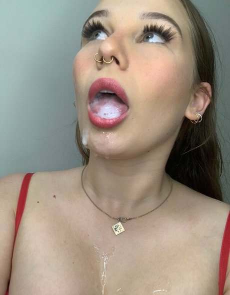 Naakte gelekte OnlyFans-foto van Ellasfree