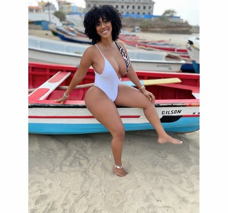 Naakte gelekte OnlyFans-foto van Sophie Likosky
