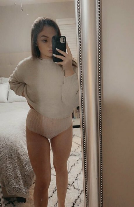 Naakte gelekte OnlyFans-foto van Alorafree