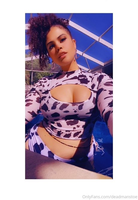 Naakte gelekte OnlyFans-foto van Deadmanstoe