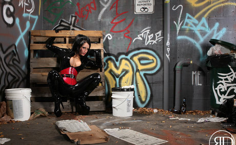 Naakte gelekte OnlyFans-foto van Rubberdoll