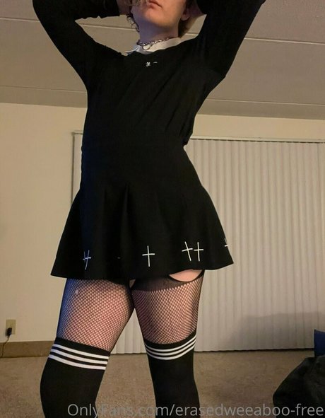 Naakte gelekte OnlyFans-foto van Erasedweeaboofree