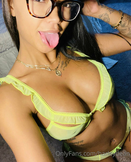 Naakte gelekte OnlyFans-foto van Harleydean