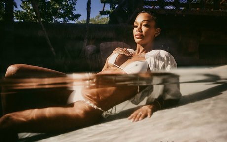 Naakte gelekte OnlyFans-foto van Harleydean