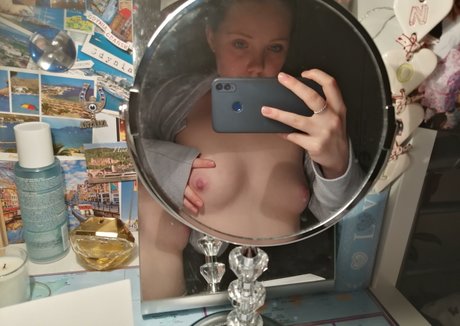 Naakte gelekte OnlyFans-foto van Justanuptowngirl