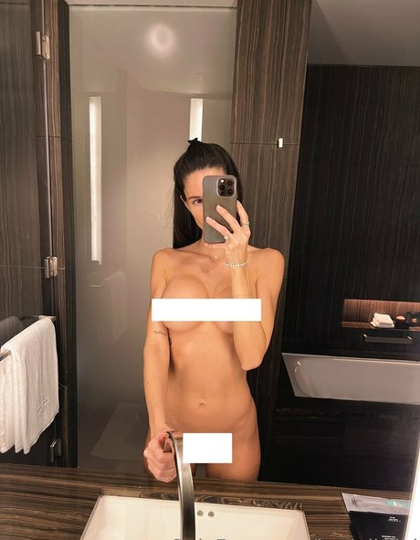 Naakte gelekte OnlyFans-foto van Budaibrigi