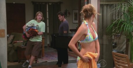 Naakte gelekte OnlyFans-foto van Tricia Helfer