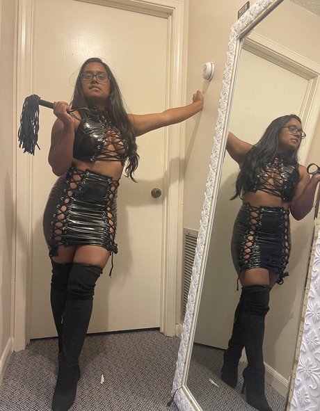 Naakte gelekte OnlyFans-foto van Punzwithbunz