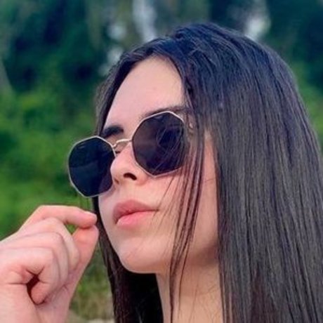 Naakte gelekte OnlyFans-foto van Christina Cleon