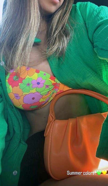 Naakte gelekte OnlyFans-foto van Romi