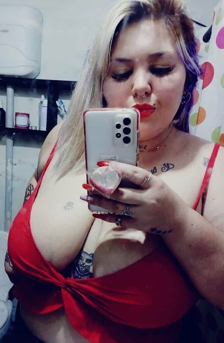 Naakte gelekte OnlyFans-foto van Luianaxxx