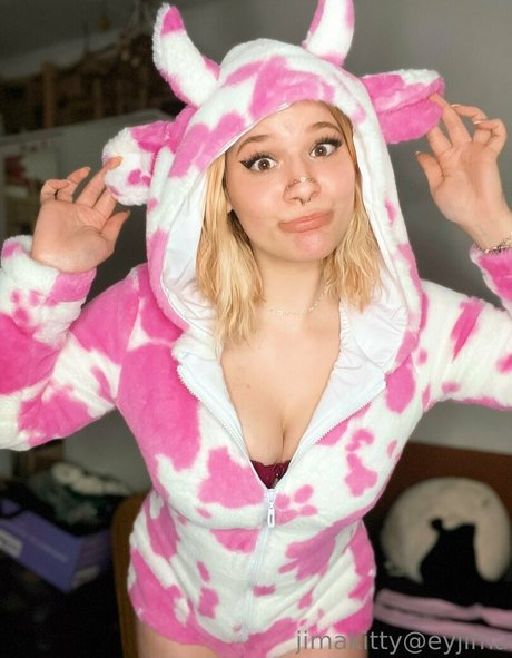 Naakte gelekte OnlyFans-foto van Itsjima