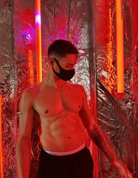 Naakte gelekte OnlyFans-foto van Phenta8