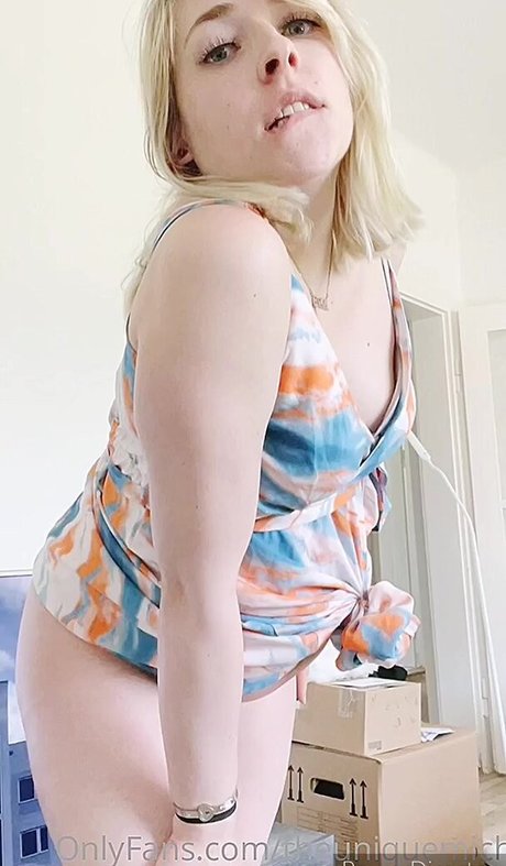 Naakte gelekte OnlyFans-foto van Miichelle