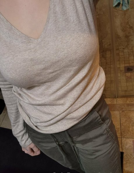 Naakte gelekte OnlyFans-foto van Kayjayrose