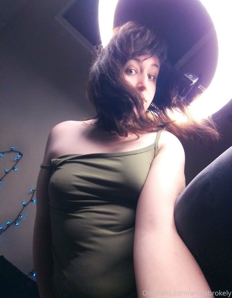 Naakte gelekte OnlyFans-foto van Anniebrokely