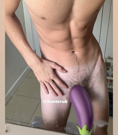 Naakte gelekte OnlyFans-foto van Masterukfree