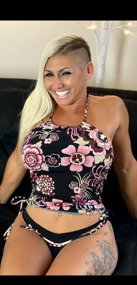 Naakte gelekte OnlyFans-foto van Queenkarma