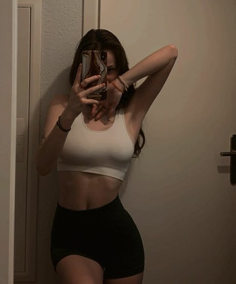 Naakte gelekte OnlyFans-foto van Caponce
