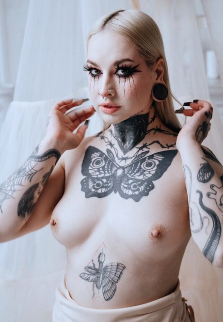 Naakte gelekte OnlyFans-foto van Dariamilk