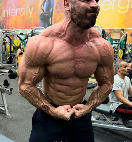 Naakte gelekte OnlyFans-foto van Marcopino91