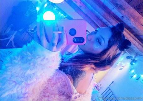 Naakte gelekte OnlyFans-foto van Desspink