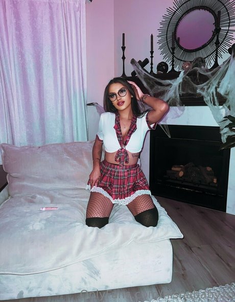Naakte gelekte OnlyFans-foto van Nishababyxo