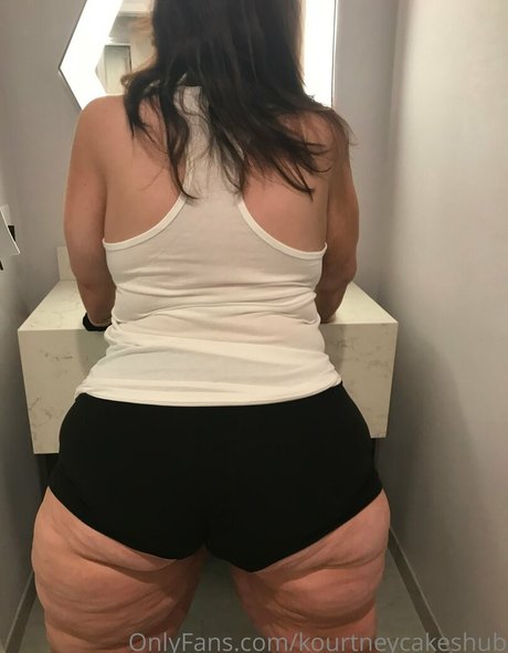 Naakte gelekte OnlyFans-foto van Kourtneycakeshub