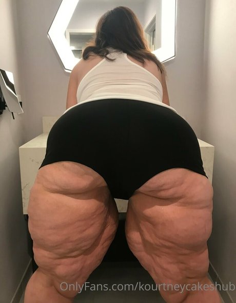 Naakte gelekte OnlyFans-foto van Kourtneycakeshub